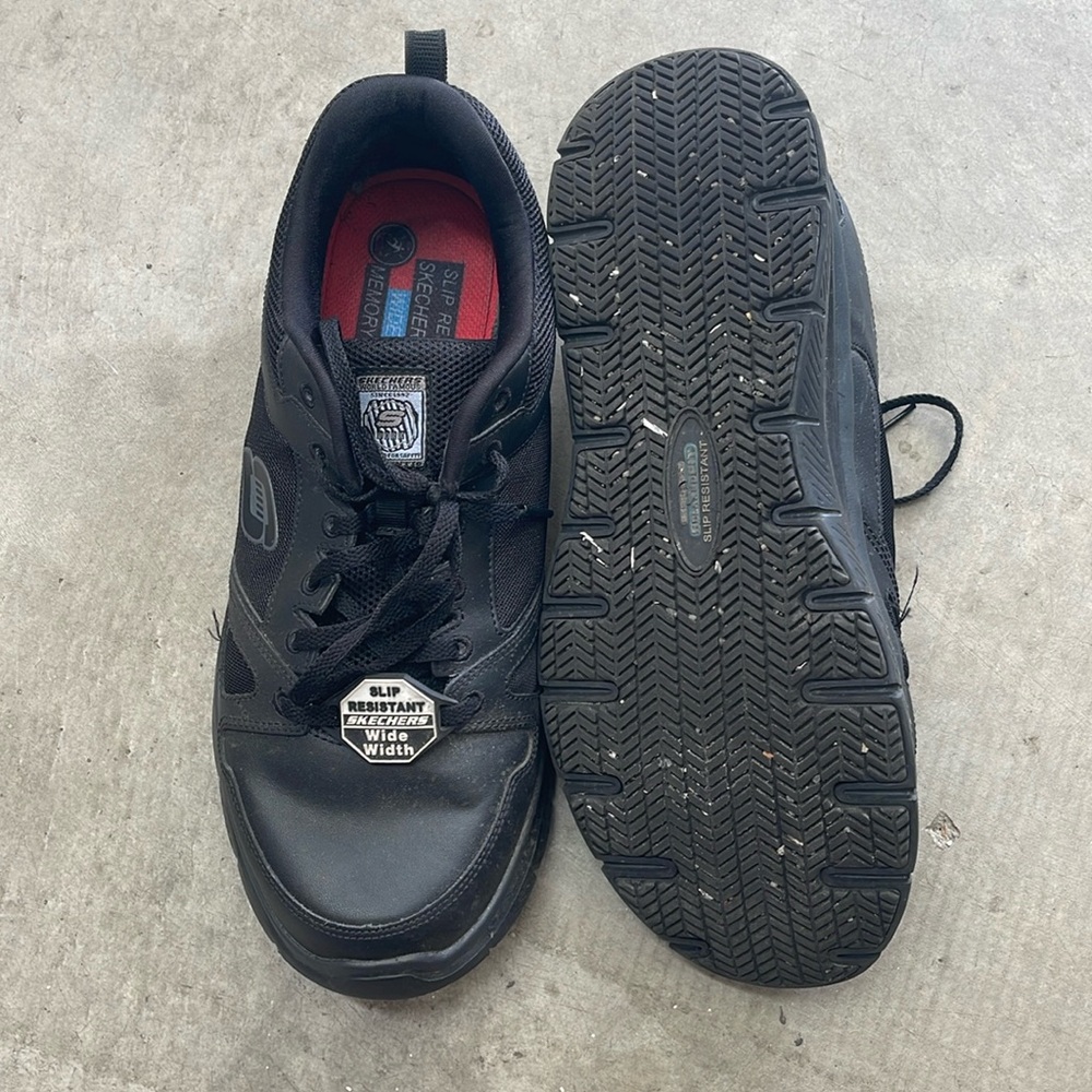 Sketchers Men’s Slip Resistant shoes